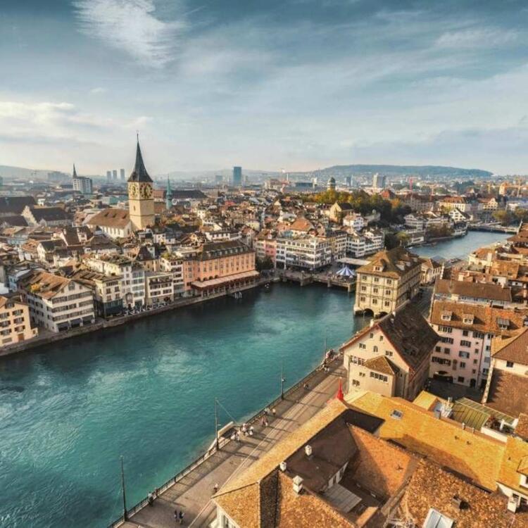 Zürich Altstadt mit Limmat