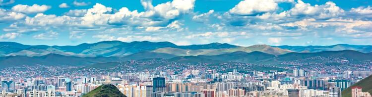 Ulaanbaatar Panorama mit Bergen