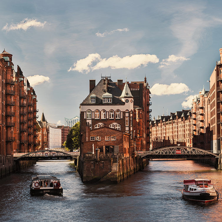 Hamburg Speicherstadt mit Boot