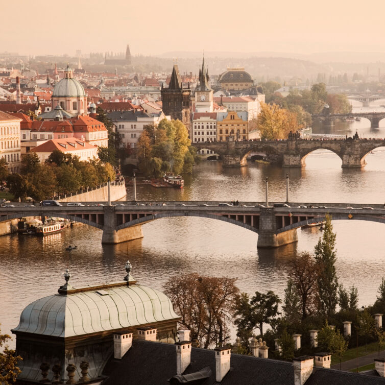 Karlsbrücke in Prag bei Sonnenuntergang