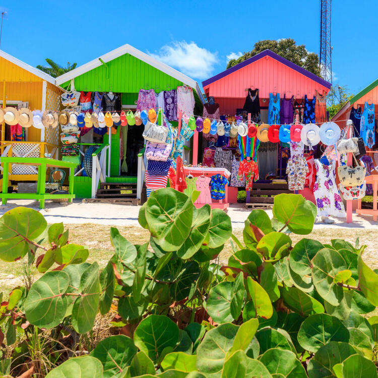 Antigua und Barbuda, Karibik colorful houses on the streets in antigua
