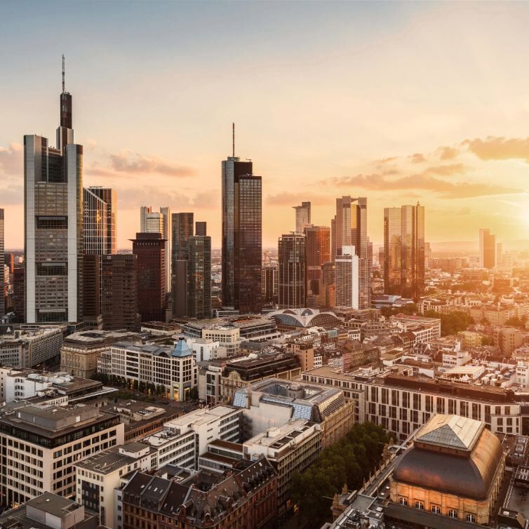 Frankfurt Skyline bei Sonnenuntergang