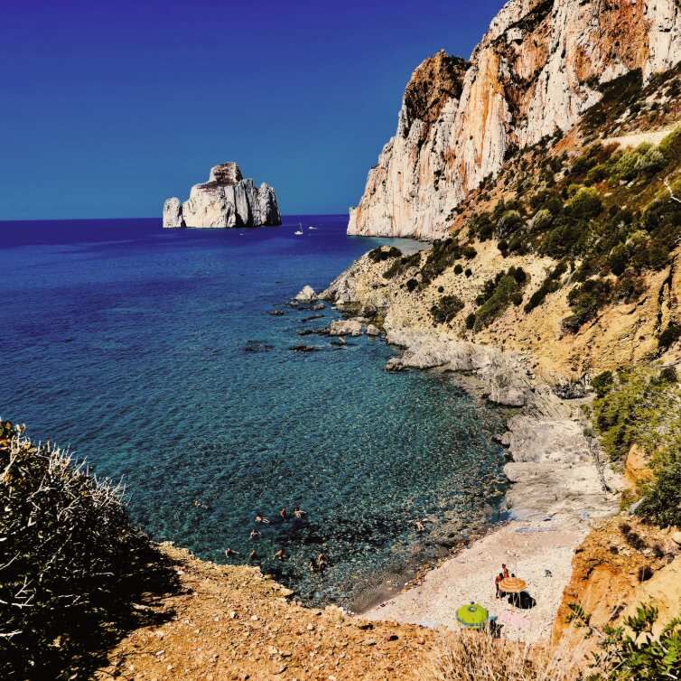 Olbia Bucht mit Felsen, Sardinien