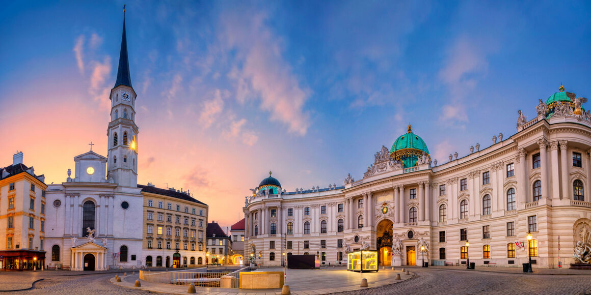 Wien Die Altstadt von Wien bei Sonnenuntergang