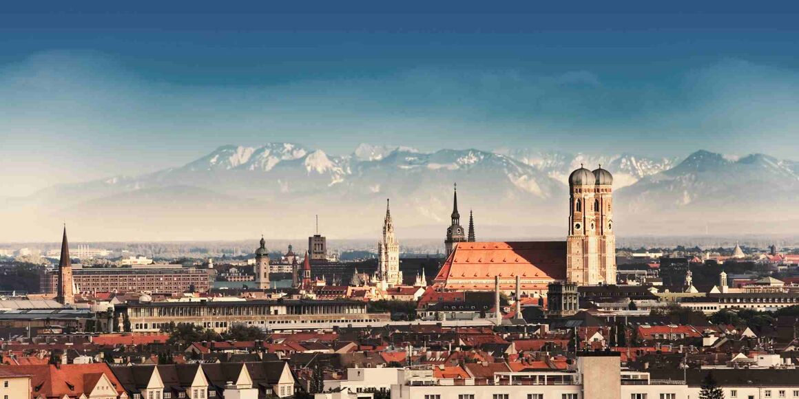 München Panorama mit Bergen