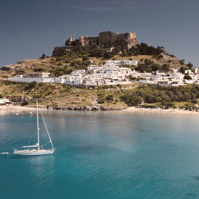 Rhodos Lindos Panorama vom Wasser