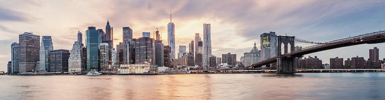 Vista del skyline de Manhattan, en Nueva York, al atardecer 