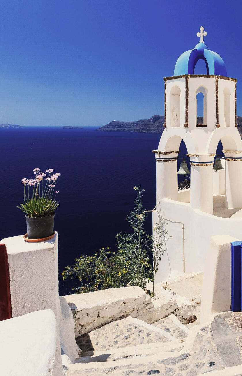 Book your flight to Greece with Condor and enjoy the beautiful sea and places like Santorini.