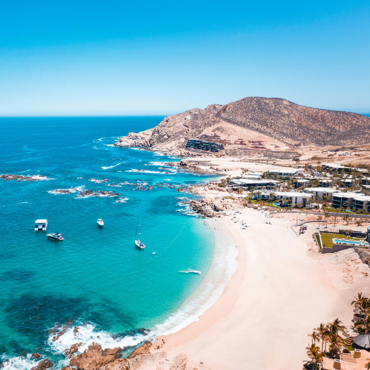 vue aérienne de la plage el chileno avec la mer