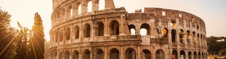 Colosseo di Roma al tramonto, simbolo della Città Eterna