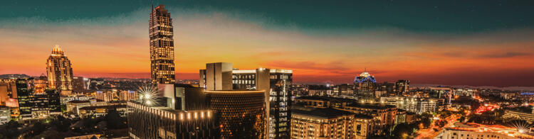 Skyline di Johannesburg al tramonto