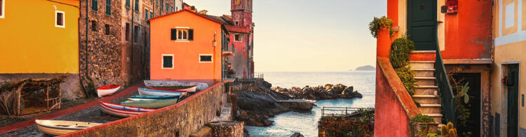 Case colorate e pittoresche sul mare a Tellaro, una splendida località in Italia